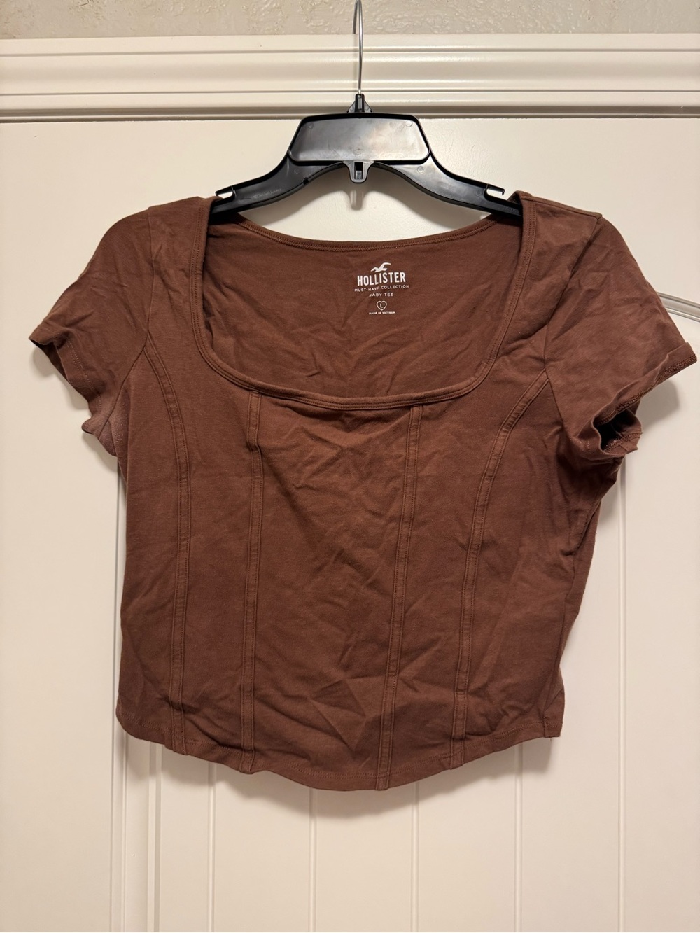 Hollister Women's Chocolate Brown Scoop Neck Short Sleeve Top